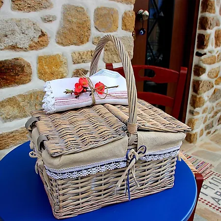 άρνη' κόρη του αιόλου 2 * Arnaia